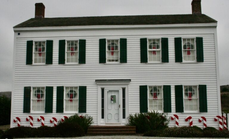 JohnstonHouseHolidays 768x467