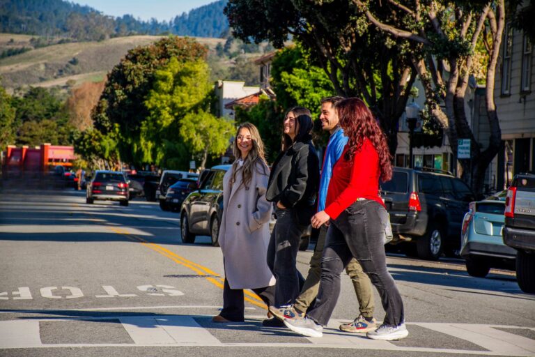 Tour group 2 768x512